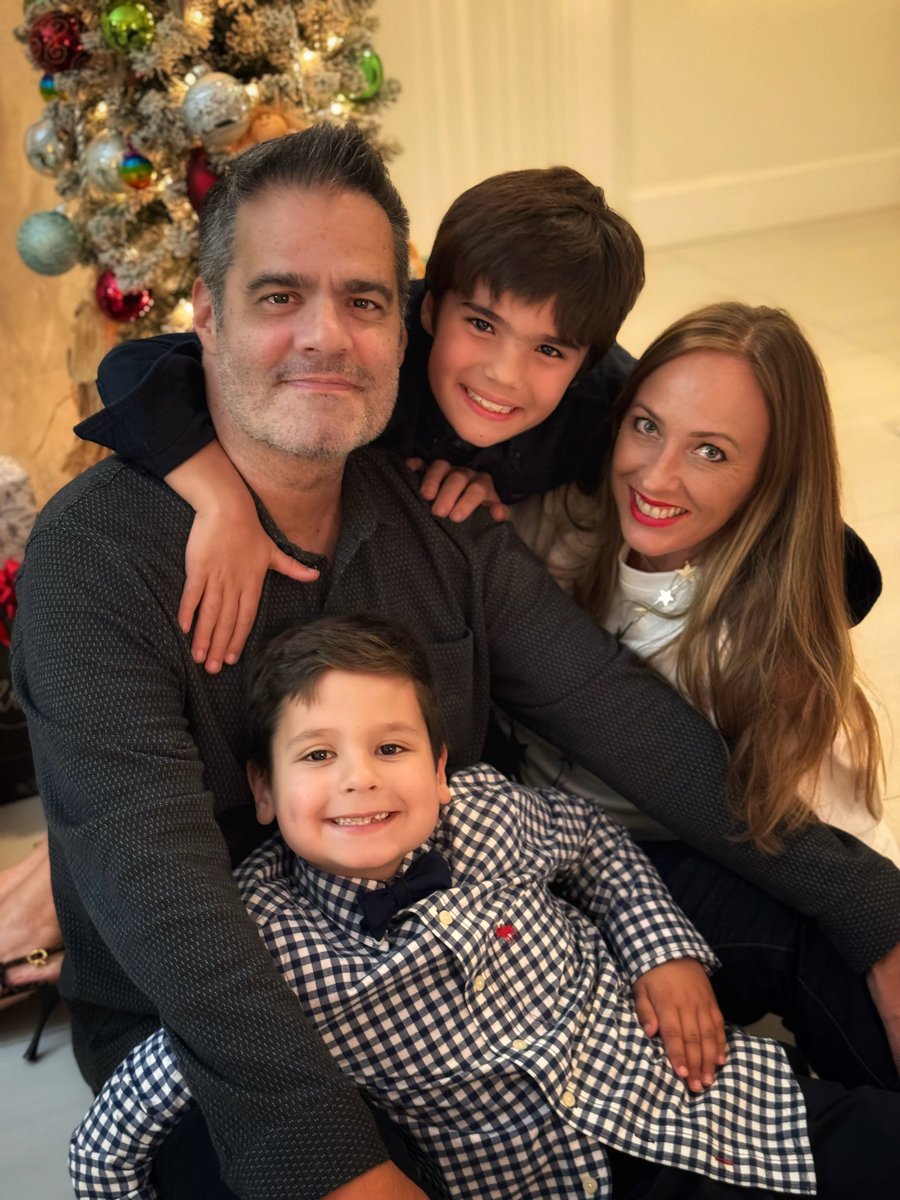 LuisChataing's tweet photo. Feliz Navidad para todos! https://t.co/8gp10H4gk0