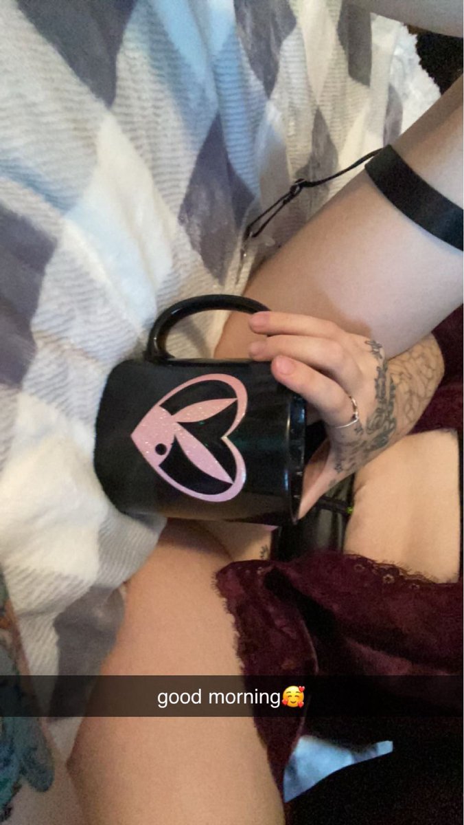 msxannah69's tweet photo. !! holiday specials!! 

everything on my menu 5-10% from tonight until the 2nd of January my gift to you for over the holidays😘 
pm for menu if you don’t have it and would like to see:) 

also free week on me for my vip page on onlyfans! pm for trail link🥰 https://t.co/EHy89JHtC8