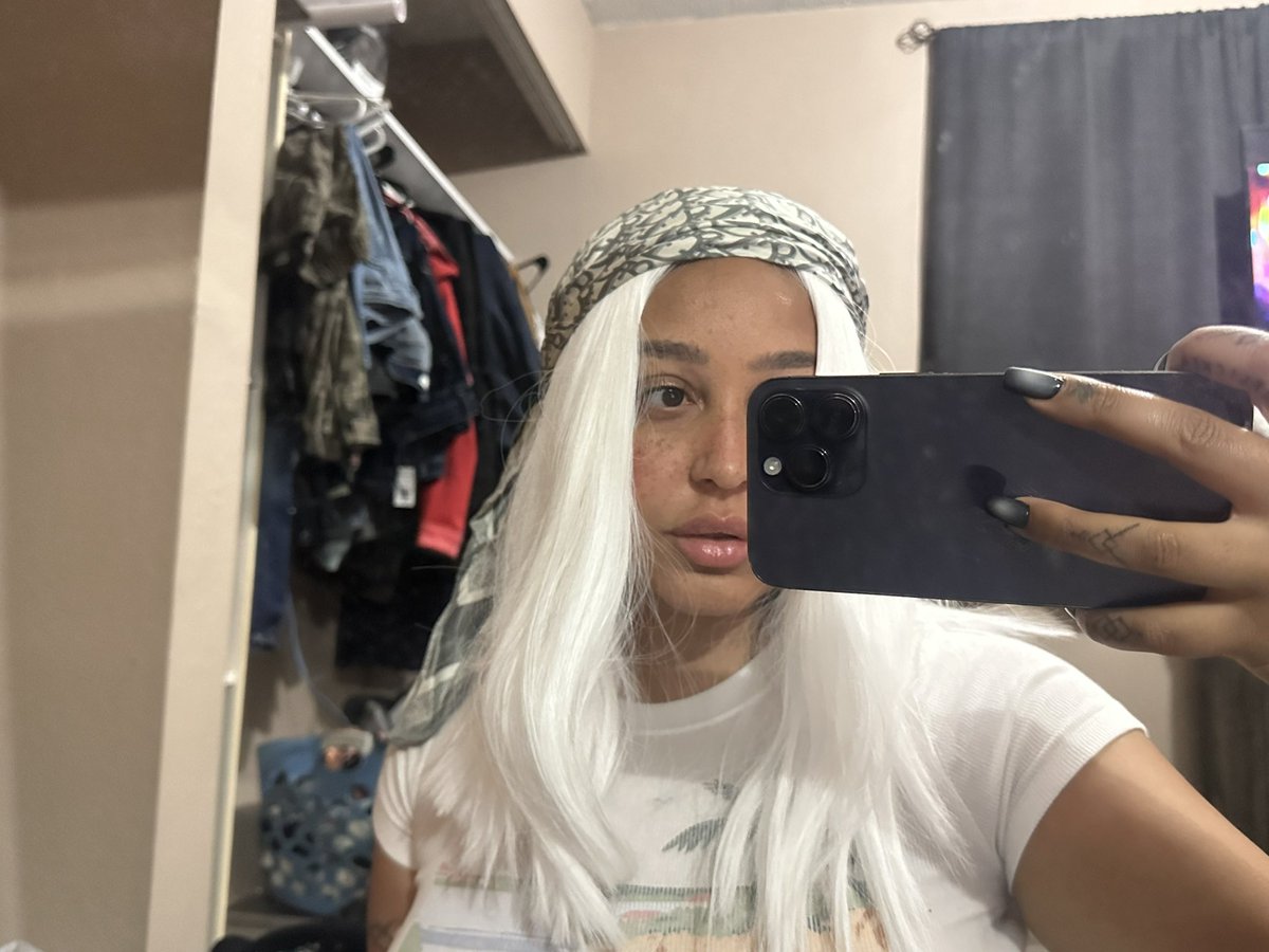 echereeIRL's tweet photo. I think I need white hair fr https://t.co/7pwJxJIhDE