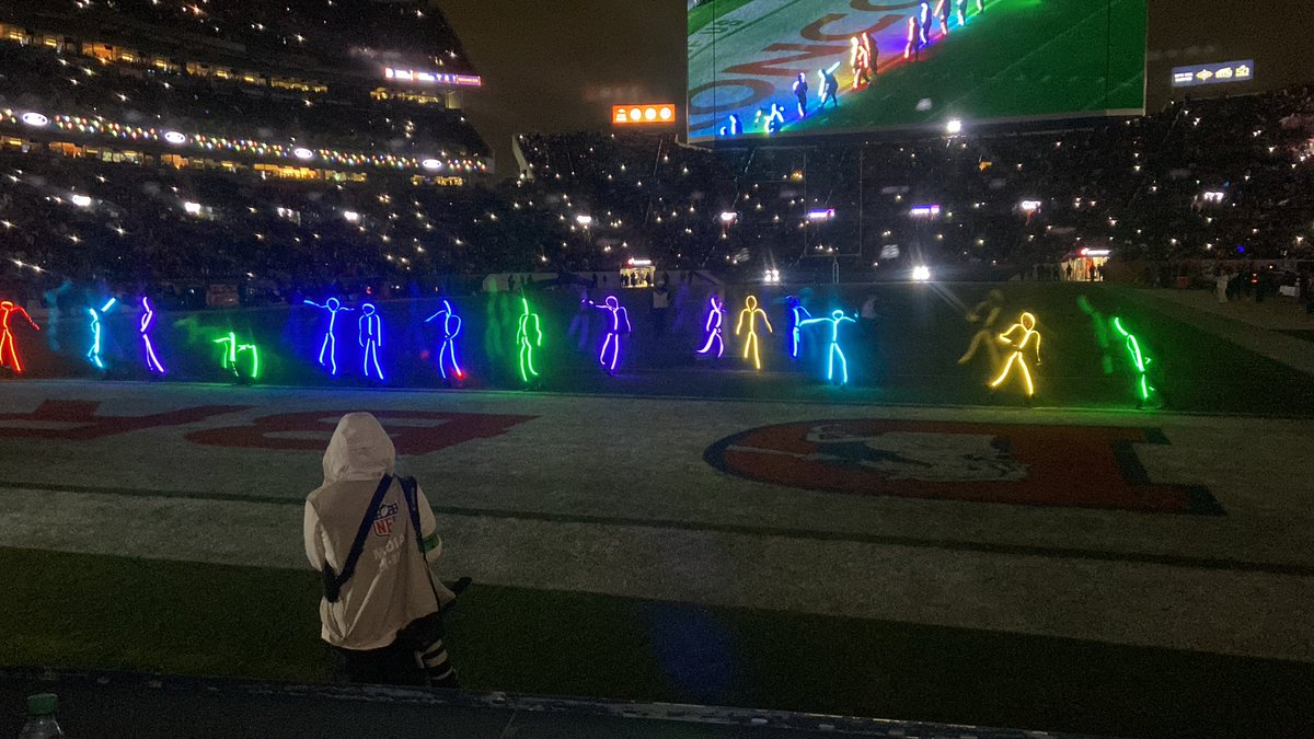 Okay, that halftime light show was probably the most incredible thing I’ve witnessed in person. That was insane! Well done @BroncosCheer & @Broncos