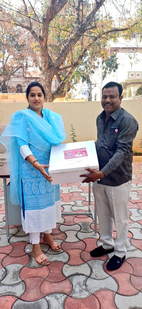 AdarshSindhu's tweet photo. #HappyChristmas evryone!!
On the occasion of #Christmas sent cakes to all the 50-55 churches in my division.#Bharathinagar #111division https://t.co/BAYeSdYAKf