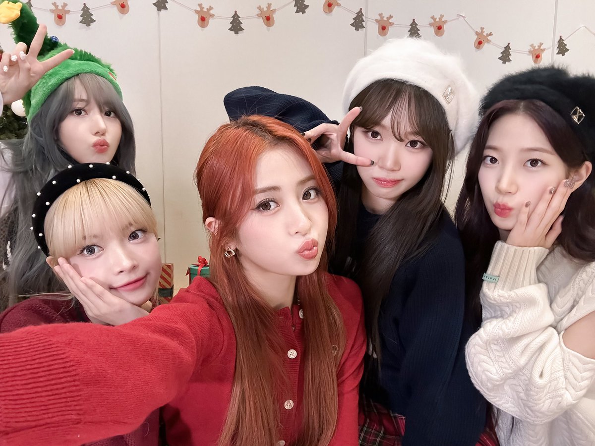 피어나에게 주는 홀리데이 특별한 선물!🎁
𝐶𝘩𝑟𝑖𝑠𝑡𝑚𝑎𝑠 𝑒𝑣𝑒 well spent with my favorite person─my sisters and my beloved 𝗳𝗲𝗮𝗿𝗻𝗼𝘁𝘀. G͟r͟a͟t͟e͟f͟u͟l͟ for the love, laughter, and festive spirit we shared. ✦°．• 𖹭