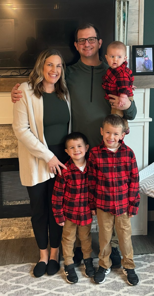 Merry Christmas from ours to yours! 

#MerryMistros