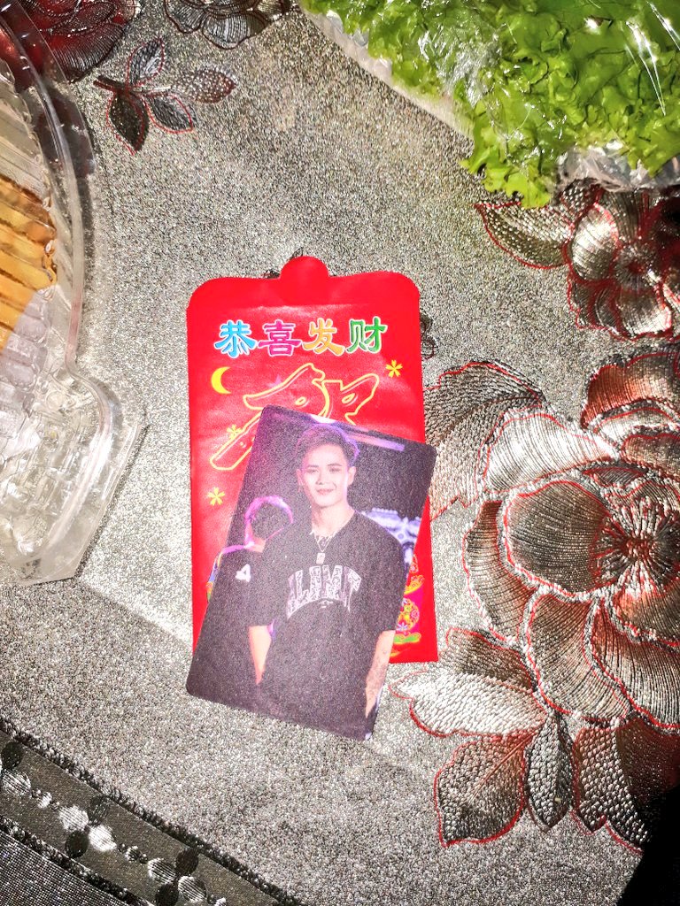 ay syempre swerte talaga 'pag si bunak ang laman ng angpao mo 🧧

merry christmas sa liwanag ng buhay ko 🌟 grabe ka na alas!!!