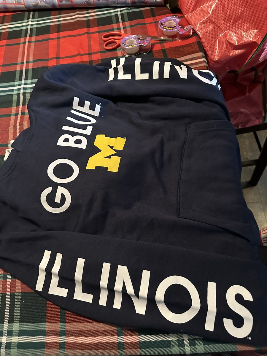 goblue8430's tweet photo. @Fanatics so we ordered a Michigan hoodie for our daughter for Christmas and this is what we got. 🤦‍♂️ https://t.co/Yd8lDI020M