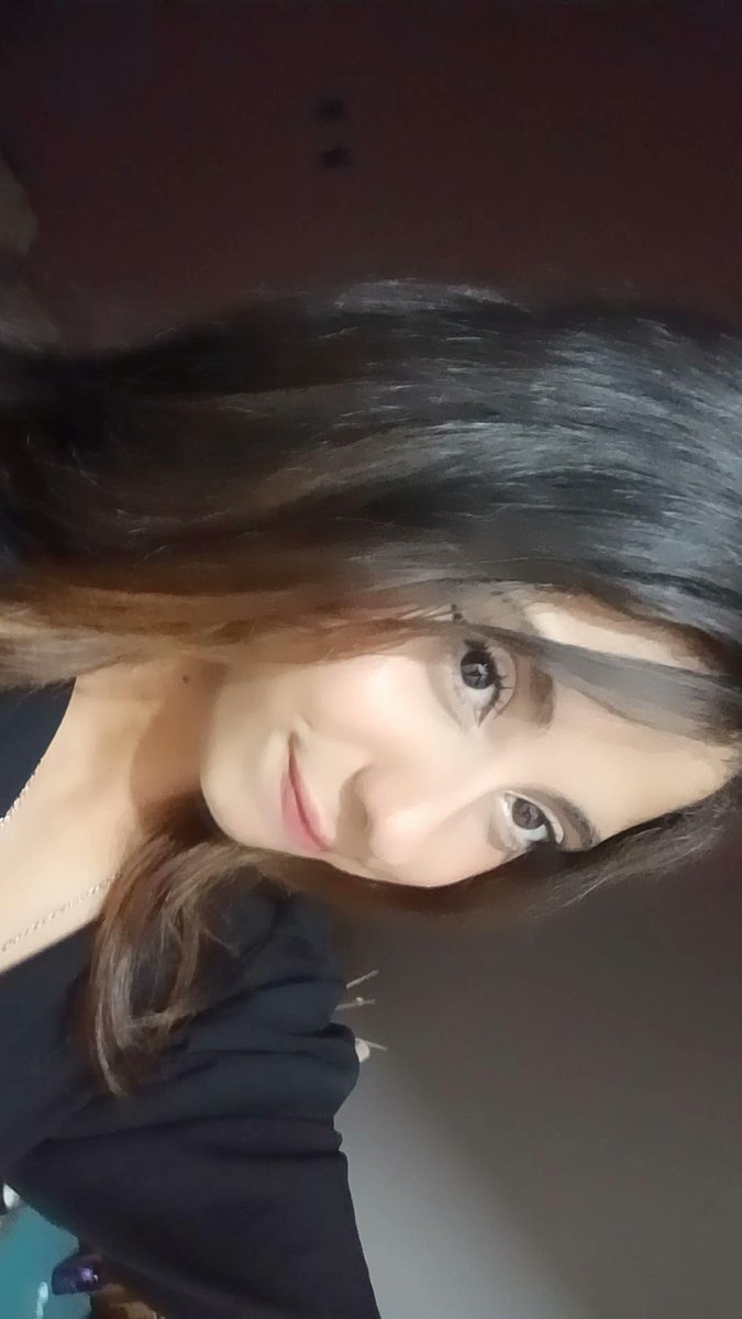 sunoozes's tweet photo. tirei foto faltando minutos pra meia noite, enfim https://t.co/jmScmcBHo3