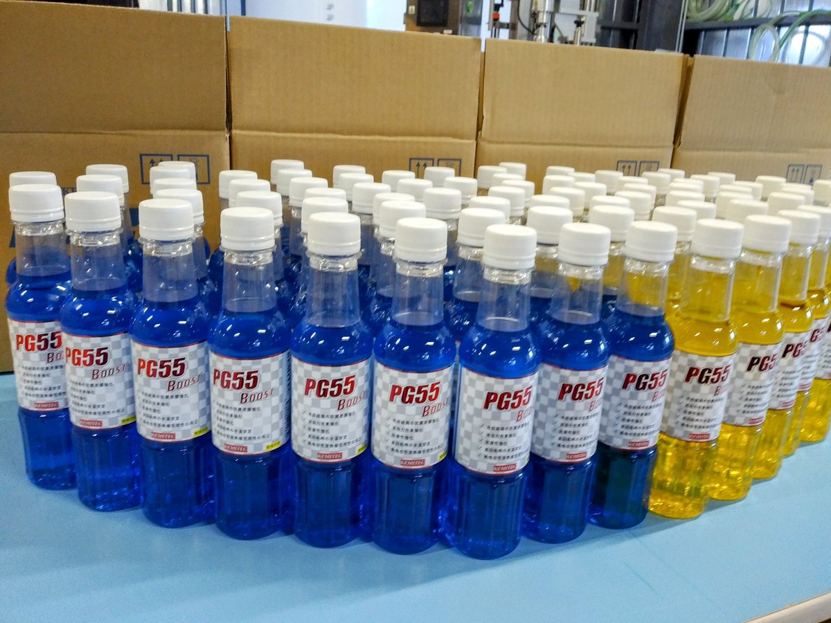 Kemitecofficial's tweet photo. いつもありがとうございます😊🎶
年内最後の #PG55 #BOOST （ #クーラント専用添加剤 ）の製造になります。クリスマス🎄カラーではありませんが😅純正色はブルー🔵とイエロー🟡の2色です。天井まで届きそうな段ボール📦にこれから詰めていきたいと思います。
スタッフF

#KEMITEC #GOODSUN #年内最後 https://t.co/kZZymfYxla