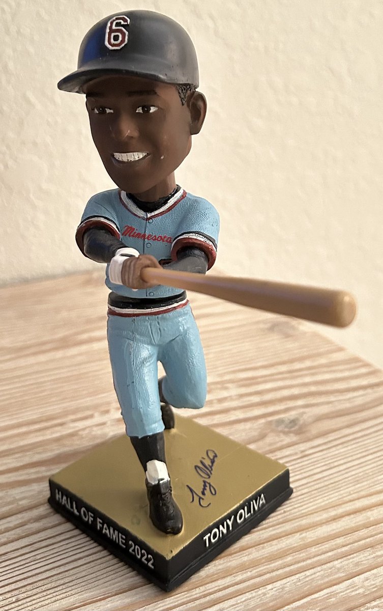 Buster Gilliss tweet media