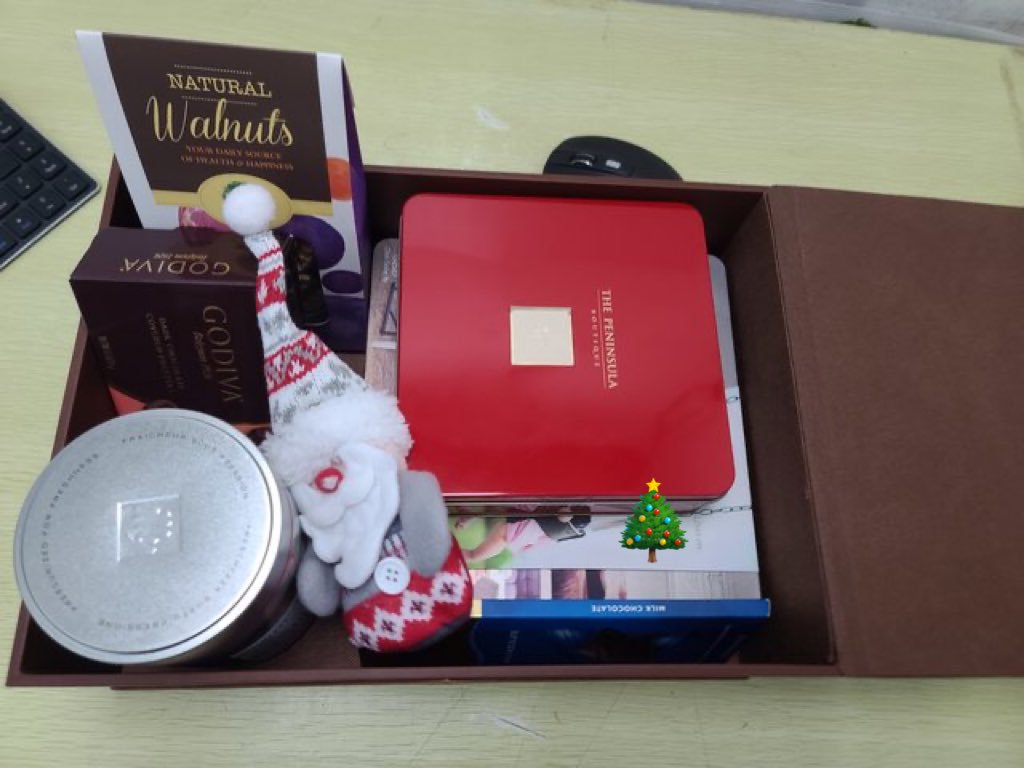 LymMytree's tweet photo. 우리가 다시 만난 크리스마스였다.
건강하고 행복하게 계속 활동하세요🎁

영민이는 일본 가기 전에 이미 받았어요 🫶🏻

커피를 마시고 간식을 먹는 것을 기억하세요～
#임영민 #LIMYOUNGMIN 
#HAPPYYOUNGMINDAY
#메리영민스마스 https://t.co/VDyIQnw4LG