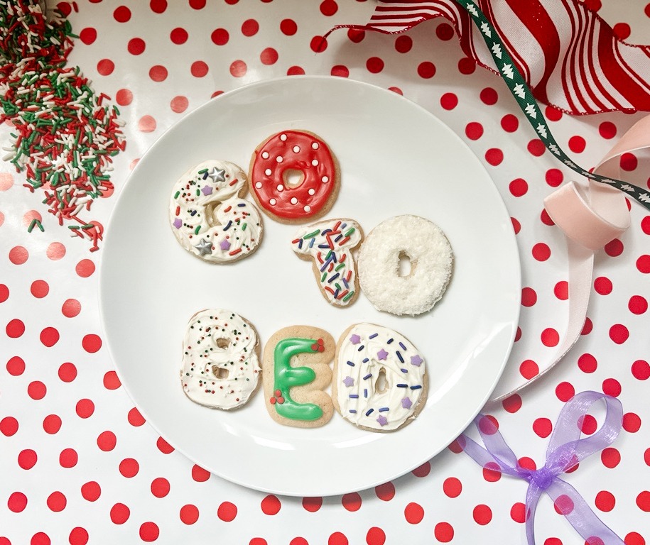 Sugar plums are waiting to dance in your head... it's time to go to bed. 🥱