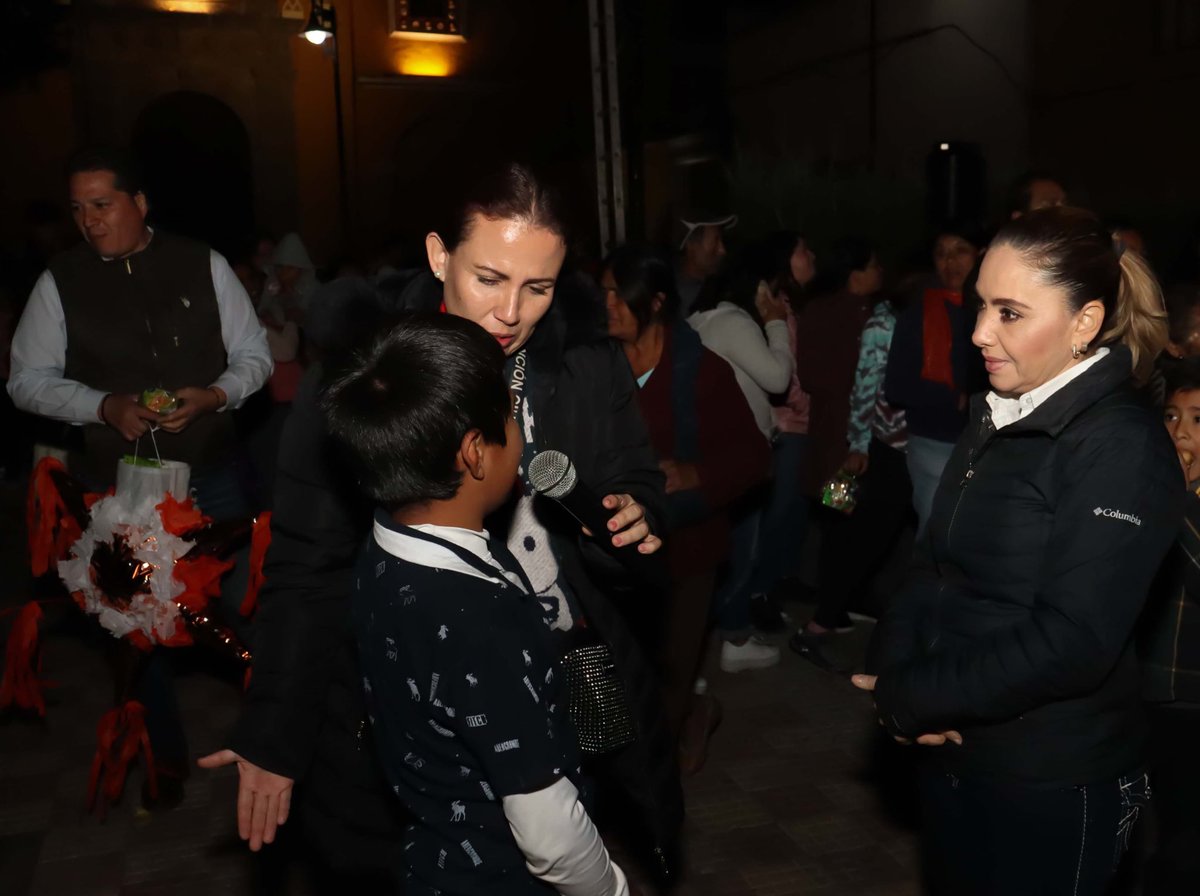 Celebramos nuestra última #PosadaEnFamilia de este 2023, con la invitación de las y los vecinos de San Miguel Tianguisnáguatl🎄🪅.

Gracias a todas y todos de todo corazón, por invitarnos a festejar estas hermosas tradiciones, que nos recuerdan la importancia de la unión familiar