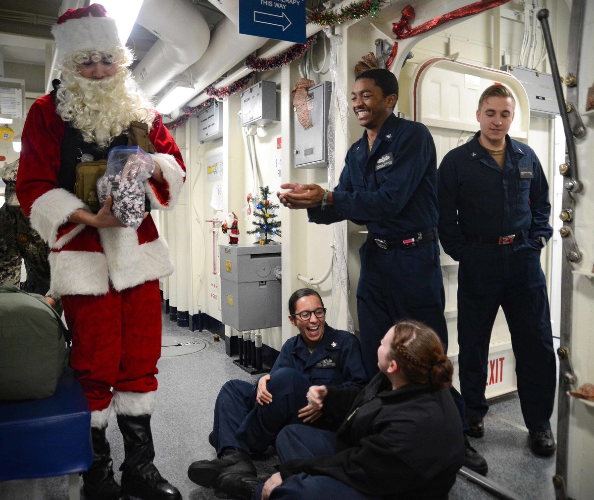 ThePatriotofPA's tweet image. A special Merry Christmas to all the U S. NAVY Sailors at sea !

Enjoy holiday routine !

QMC(SW) 81-95
#USNavy #Sailors #HolidayRoutine #warriorsatsea

Ifbap