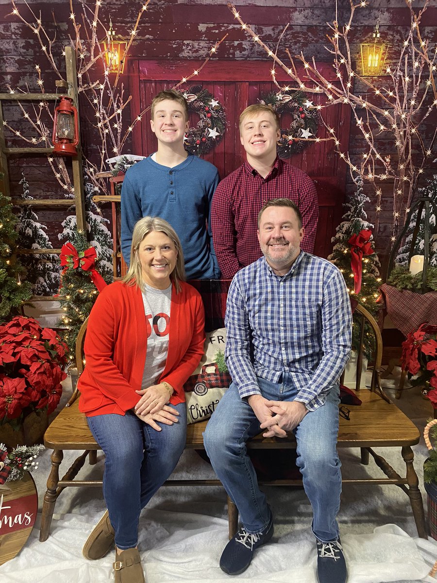 TraxlerTy's tweet photo. Merry Christmas!!  The Traxlers send all our love for an amazing day for our friends and family!! https://t.co/0y3BgcPHE7