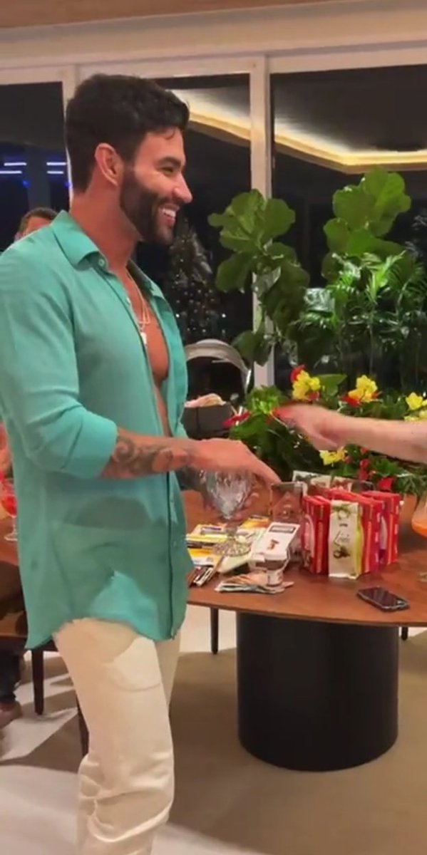 afetogl's tweet photo. Entra ano e sai ano meu presente sempre é te ver sorrindo e cercado de amor. Que permaneça assim pra sempre. Te amo muito. Feliz natal e muita saúde @gusttavo_lima https://t.co/Kx6GnOv1dE