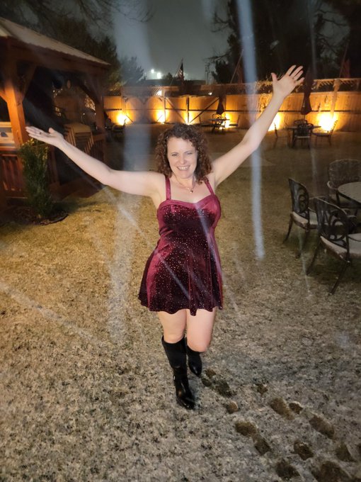 Had a great time last night celebrating my friends birthday 🎂 https://t.co/F3ifrS4Hv1<a href="/tag/party"class="tags"><span>#party</span></a><a href="/tag/redhead"class="tags"><span>#redhead</span></a><a href="/tag/wind"class="tags"><span>#wind</span></a><a href="/tag/blackout"class="tags"><span>#blackout</span></a><a href="/tag/milf"class="tags"><span>#milf</span></a><a href="/tag/littleblackdress"class="tags"><span>#littleblackdress</span></a>