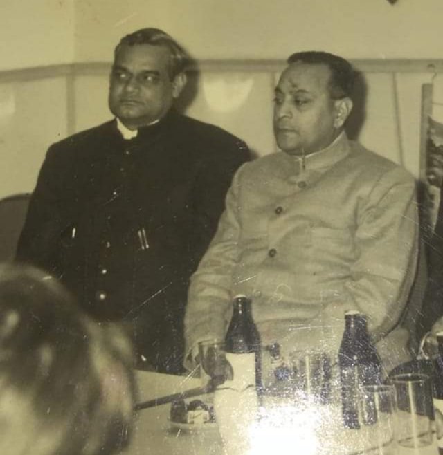 pandeyroh's tweet image. भारत की आत्मा को झंकृत करने वाले जननेता, भारतीय राजनीति के शिखर पुरुष, पूर्व प्रधानमंत्री, &apos;भारत रत्न&apos; श्रद्धेय अटल बिहारी वाजपेयी जी की जयंती पर उन्हें विनम्र श्रद्धांजलि! अटलजी के विचार सुशासन की नींव हैं, जो हमें सदैव प्रेरित करते रहेंगे। सभी को &apos;सुशासन दिवस&apos; की शुभकामनाएं !