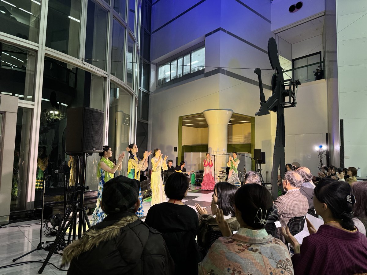 clnnagoya's tweet photo. 「ガウディとフラメンコを楽しむナイト・ミュージアム」
クリエイティブ・リンク・ナゴヤと名鉄観光サービスが協働で行う観光ツアー第２弾が、昨日名古屋市美術館で行われました。
写真は地下ロビーにてフラメンコ公演のフィナーレの様子です。

#文化の復興支援 #ライブエール中部 #japanliveyell https://t.co/2y74JzmVFV