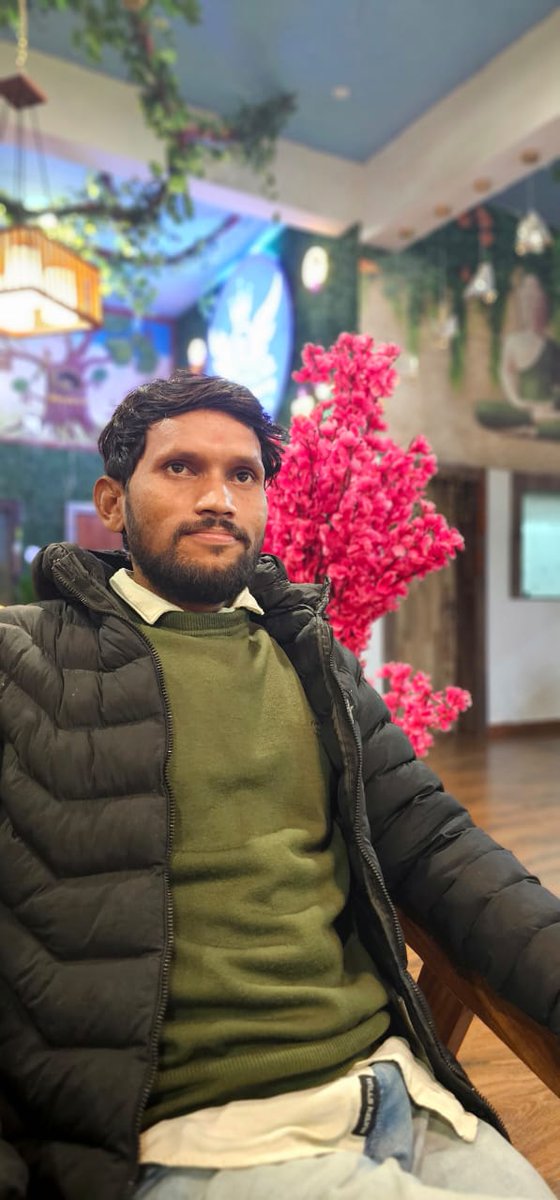 AshishPandeAap's tweet photo. ବଲାଙ୍ଗିର ସ୍ତିତ RR CAFE ରେ କିଛି ମୁହୂର୍ତ୍ତ .
ମୁଁ ଏବଂ ସମାଜସେବୀ ଦାଦା ସନ୍ଦୀପ ବାଗ, ୟୁବା ଫିଲ୍ମ ନିର୍ଦେଶକ ତଥା ସମାଜସେବୀ ବନ୍ଧୁ ବିନୋଦ କକ୍ସେଇ ଆଦି ଙ୍କ ସହିତ କିଛି ମୁହୂର୍ତ୍ତ ।
(ଜୟ ଯାଦବ)
#BalangirRRCafe #RRCAFE #AshishPande https://t.co/Gc0d2w44WJ
