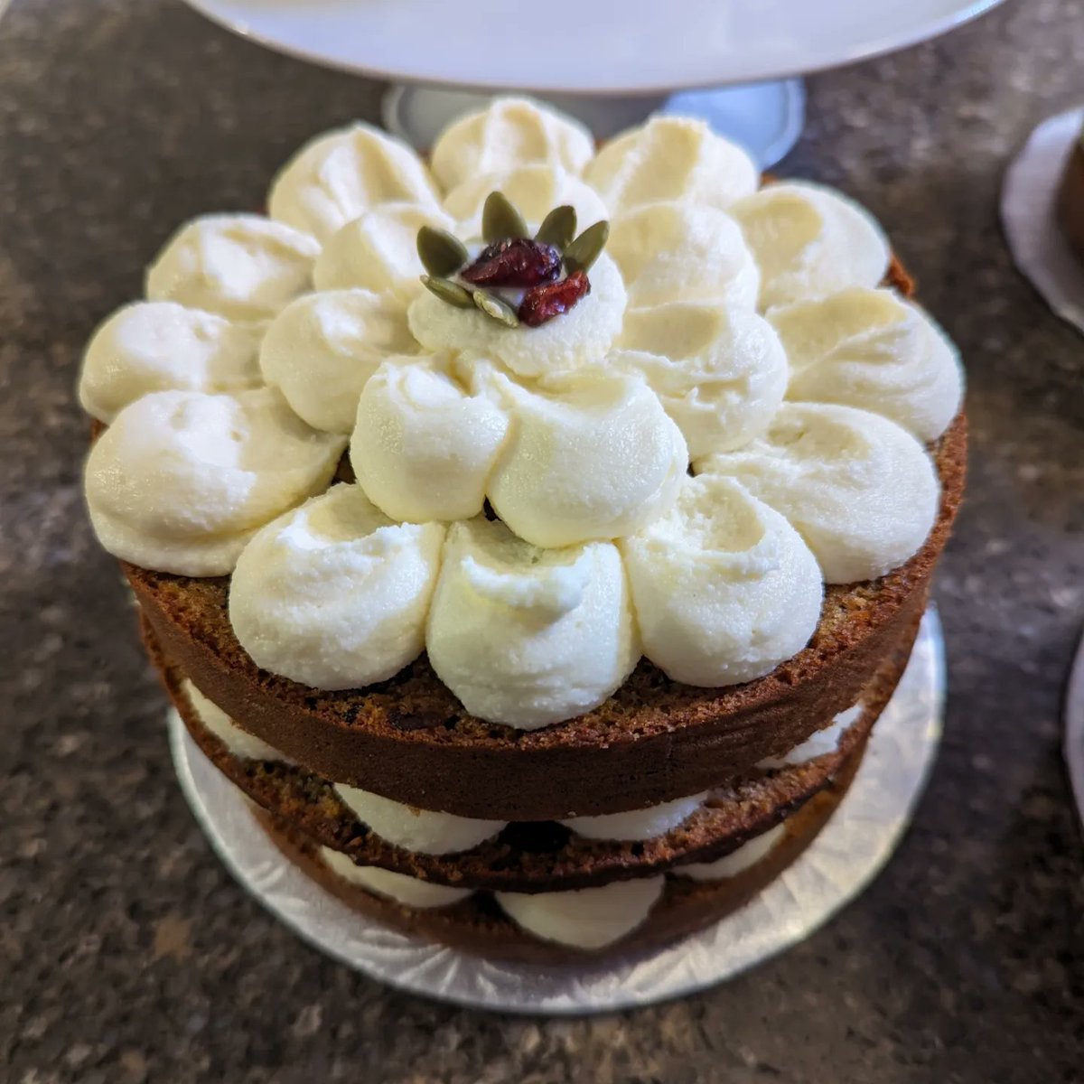 FinalKingdomXV's tweet photo. Carrot cake. Tried Hanbit Cho's recipe. Cake has cranberries, walnuts, &amp; sunflower seeds. #BakingAssistantPocketIgnis #BakingAssistantTreyClover #nofilter #carrotcake https://t.co/9ZL12ZHlDi