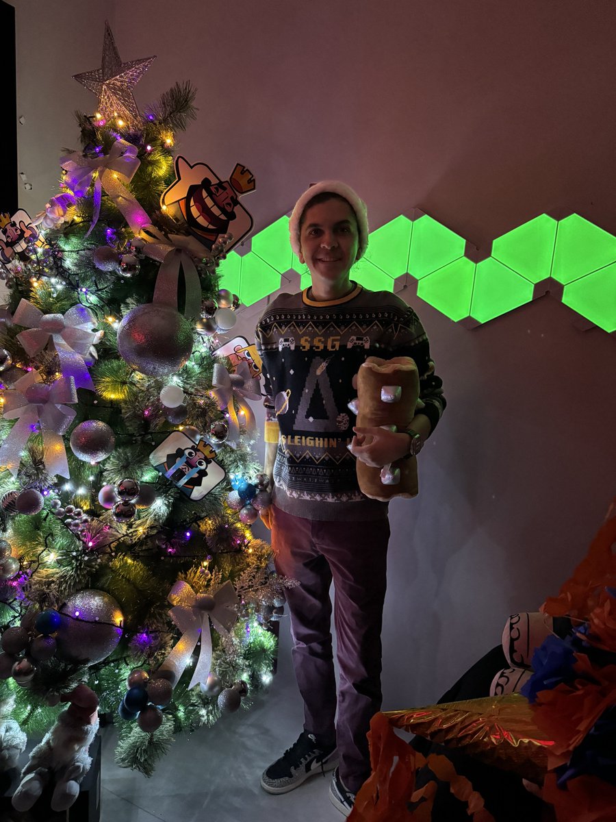 EN VIVO!! FELIZ NAVIDAD 🥳 Torneo con regalos 🎁🎄 TOP RANKED! #ClashRoyale

Twitch/TikTok RockstarCR 🐵