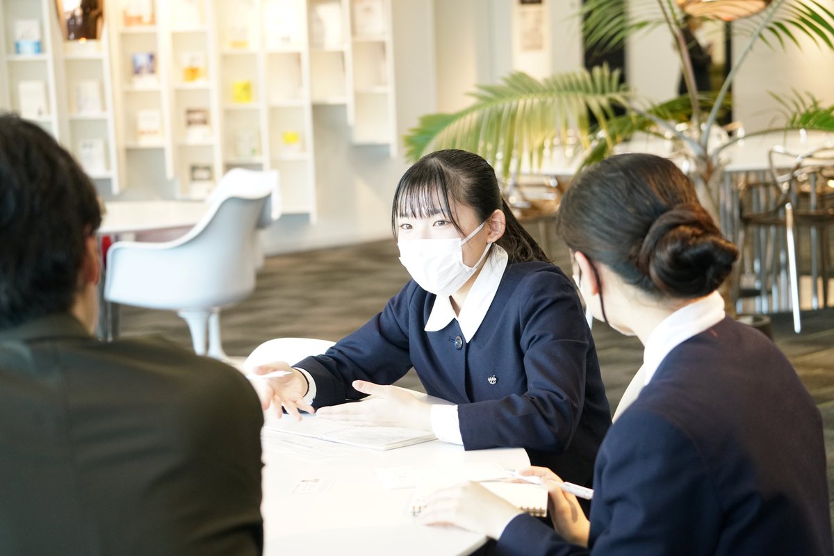 achievement33's tweet photo. 長崎県にある純心女子高等学校の生徒が
弊社の「三方良し経営」に興味を持ち
企業訪問に来てくれました！

充実した人材育成の環境とは？
親子で良い関係を築くための関わり方は？
などの質問を頂きました。

これからも『教育の力で世界を変える』という
コーポレートスローガンに向かって参ります。 https://t.co/lOs0Z9QQ9t