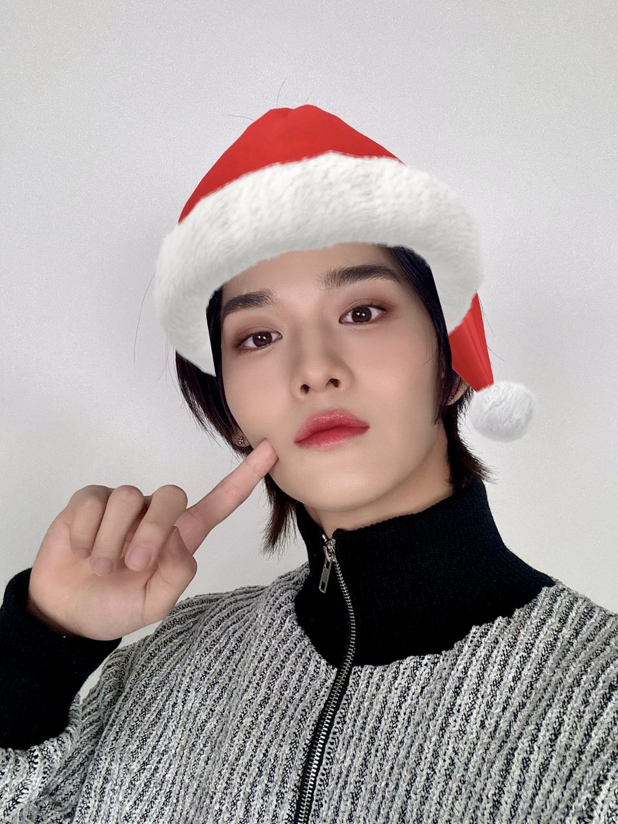 ┌──────────────┐
    크리스마스 선물이 도착했습니다💙
└────∩───∩──────┘
                  ヽ(`・ω・´)ノ

#CIX #씨아이엑스 #BX #승훈 #배진영 #용희 #현석 #2023크리스마스 #크리스마스 #Christmas