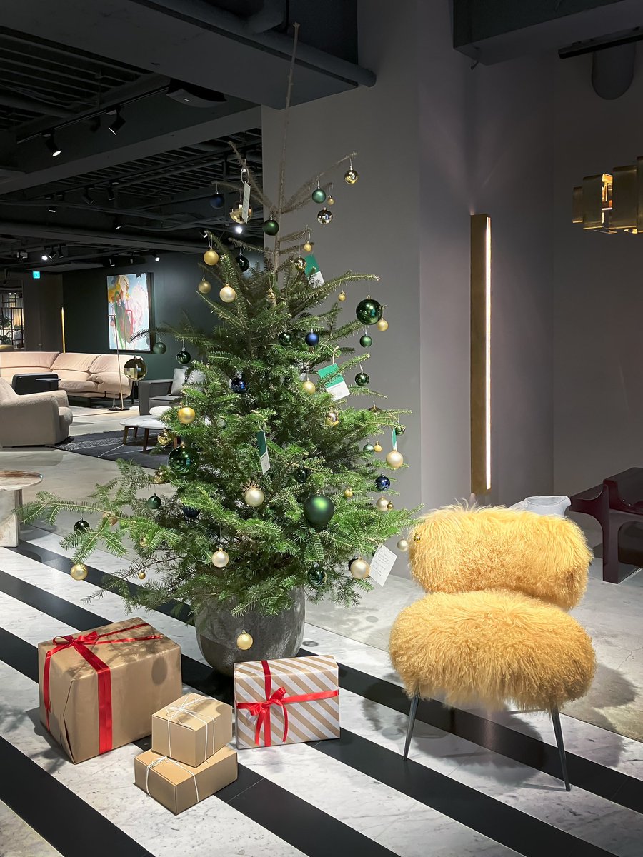 baxter_japan's tweet photo. Merry Christmas🎄

温もりと華やかさが魅力のNEPALは
プレゼントにもぴったりのアイテムです。

ポーチプレゼントと
配送料サービスの
キャンペーンは本日までとなっております！

お近くにお越しの際は
是非お立ち寄りください。

素敵なクリスマスをお過ごしください…✨ https://t.co/QMrWNvpoRg