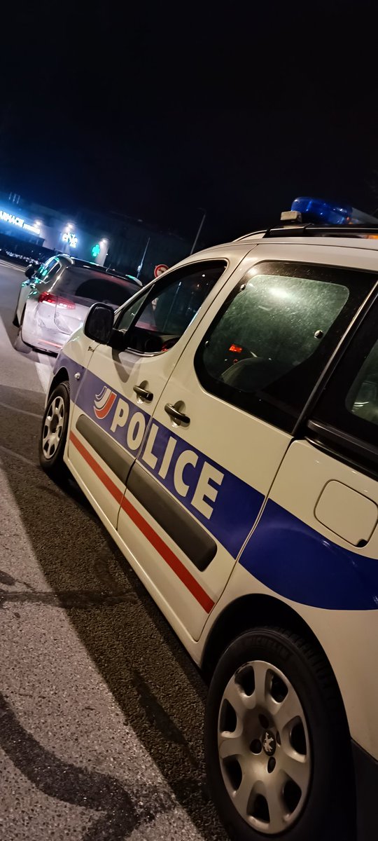 Joyeux Noël à tous et pensée particulière aux fonctionnaires qui travaillent cette nuit et demain ! 🦉👮