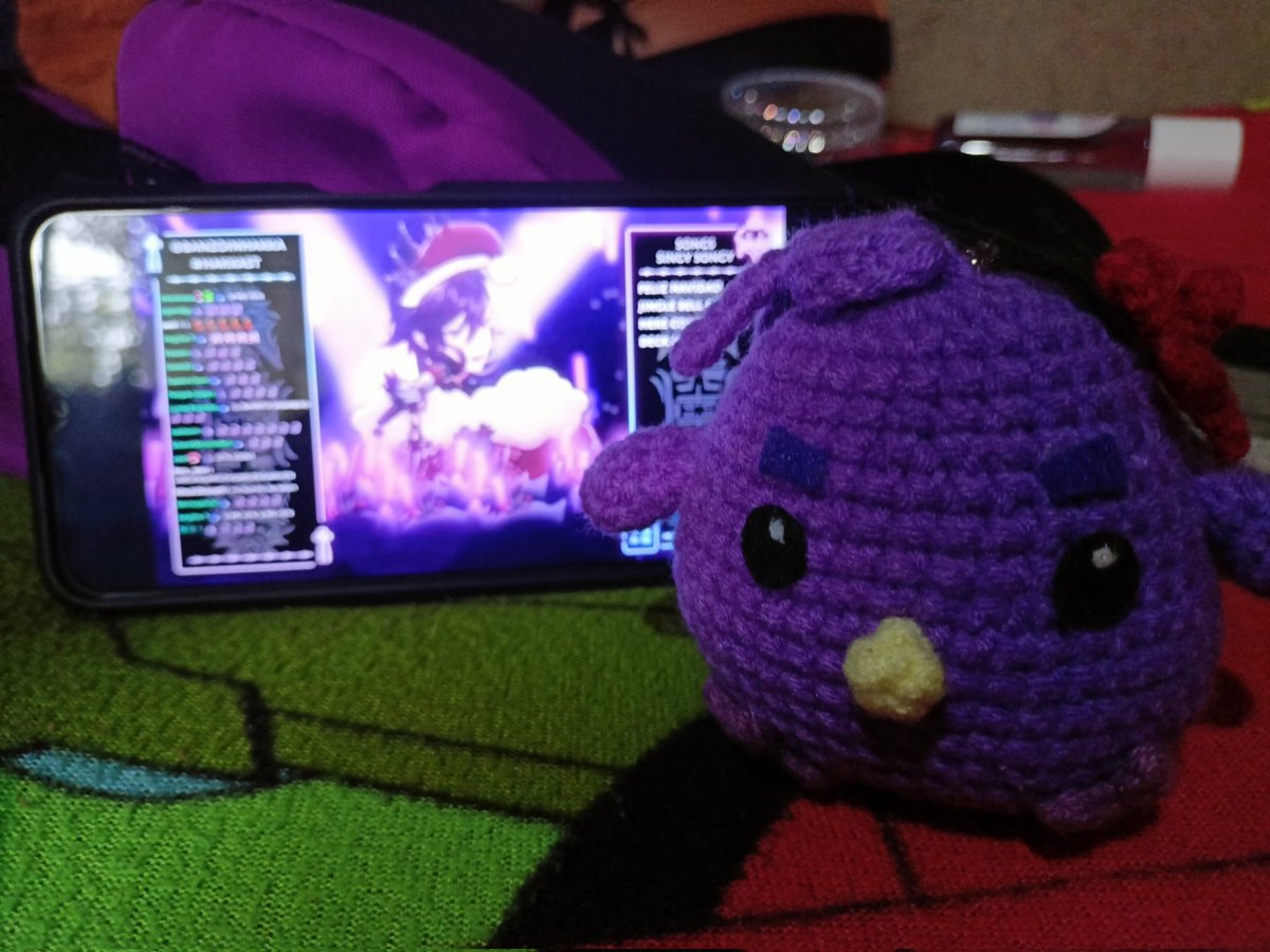 ushiijiji's tweet photo. Watching the Christmas Karaoke stream with this chonk
#HakHakHak #Hakkmas https://t.co/LfKsx450fn