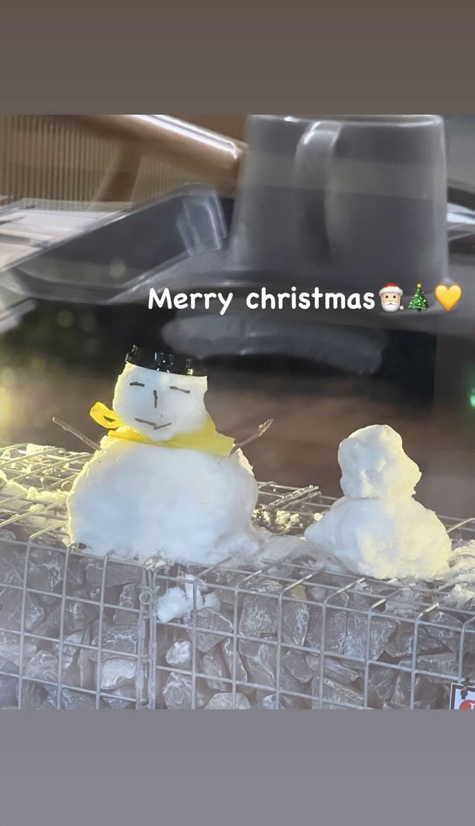 yb_tiru's tweet photo. Merry Christmas🎅🏻🎄💛 https://t.co/JjHLHOE3rR
