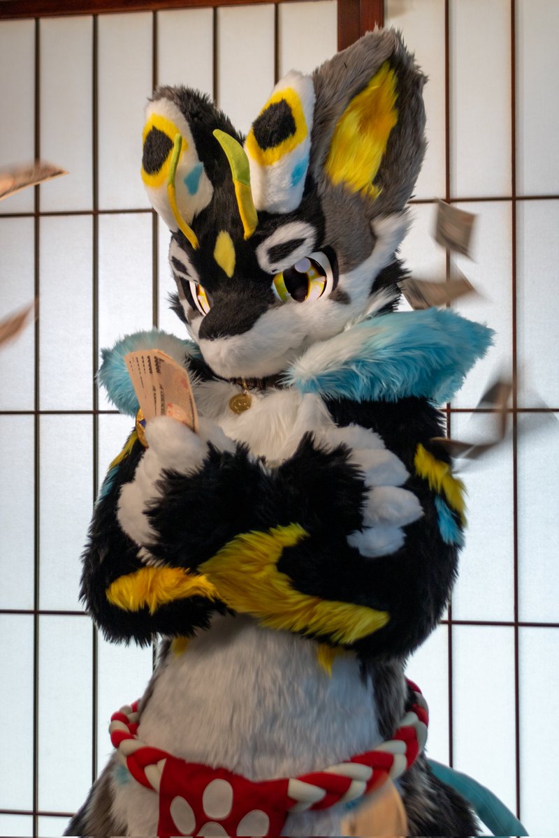 A new commission has been completed!
A  handsome black dragon 🐲.🥰
#furry #fursuit #FursuitEveryday #furmony #鸿萌造物