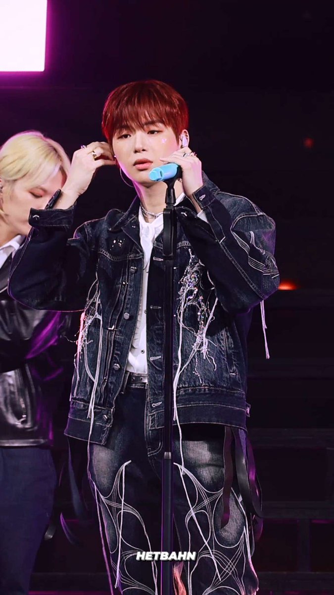 [세로캠-4K] 231214 AAA SELFISH &amp; NIRVANA 강다니엘 KANGDANIEL

youtu.be/Gj-fEVOKvxY?si…

세로캠 잠결에 작업한거라😅 
니에리 쩌는 얼굴만 보세욥...❤️