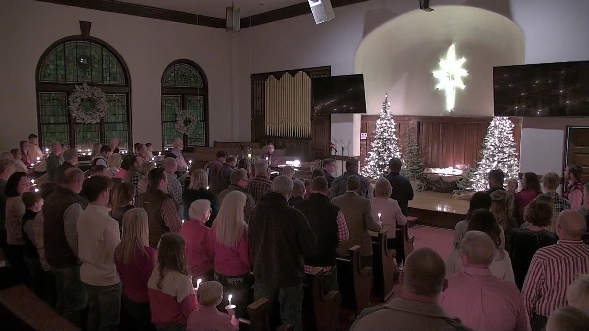 phillipshbc's tweet photo. One of my favorite things. Adairville Baptist Christmas Eve service. Reading the Christmas story from Luke 2 and singing joy to the world by candlelight. https://t.co/7A6VfBGd4N
