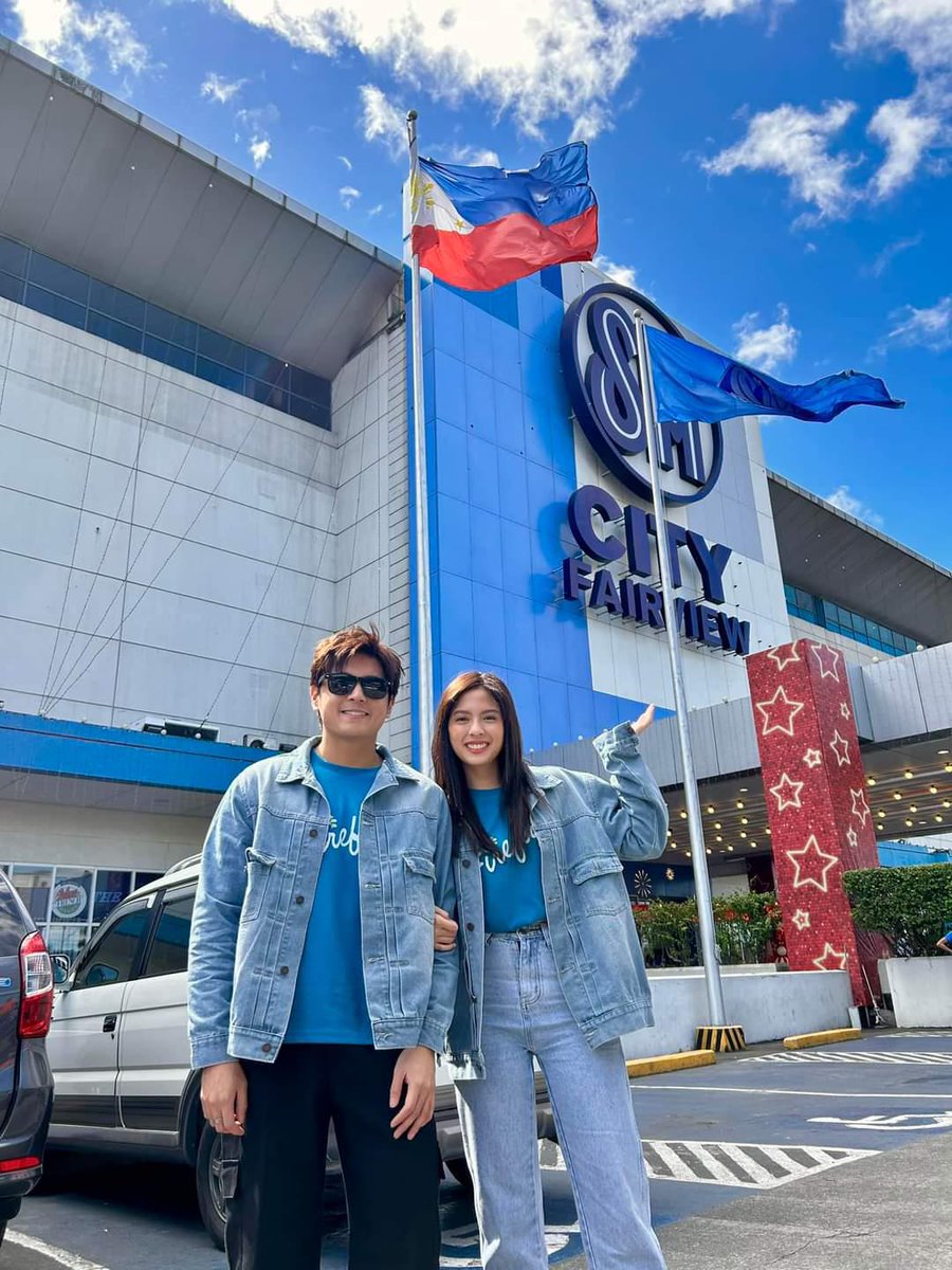 sembran5518's tweet photo. Repost @GMA_PA on Facebook 
MERRY CHRISTMAS,FAIRVIEW! 

TIGNAN: #FireflyMovie star Miguel Tanfelix and Ysabel Ortega nasa SM Fairview para sa unang ng #MMFF2023! #YsaGuel https://t.co/UvKNdW4xor