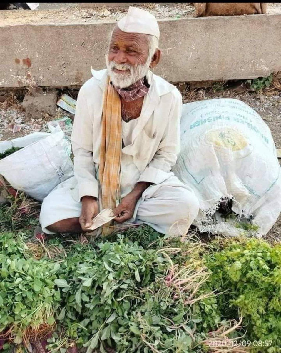 SadhaMaanus's tweet image. &quot;तो उध्वस्त व्याकुळ जीव म्हणाला १० ला दोन..
मी म्हंटलं, नाही, १० ला ४ दे म्हाताऱ्या.. !!&quot;

तो म्हणाला #कृषी_कायदे आमच्या फायदाचे होते, तुम्ही काँग्रेसी लोकांनी निदर्शने करून का मागे घ्यायला लावले?

मी त्याला म्हटलं &quot;संघी, अंधभक्त आहेस तू, वाट बघ अच्छे दिवसांची&quot;
(#SarcasmAlert)