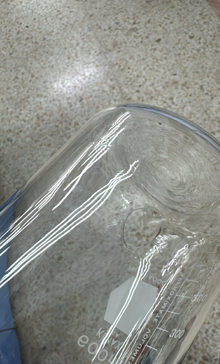 แม้อากาศจะหนาวขนาดไหน ก็สู้ความร้อนที่ทดลองเคมีจนบีกเกอร์แตกไม่ได้ ขนาดแตกยังเป็นรูปหัวใจเลย คิมิโน๊ะโต๊ะสุดๆ