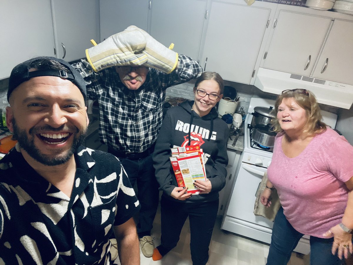 Hung out with my crazy family, just missing brother Bradley and fam. Dustin made his own shirt that lights up ❤️ so much belly laughing !!! 🫶🫶