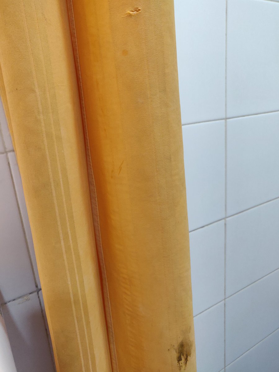 vimeshtweets's tweet photo. @stayatginger Is this the expected standard of cleanliness and upkeep because it is Ginger? Also email to your customer feedback bouncing back and Anubhab Pradhan at the reception has too much attitude to even listen, Hope some cares at Ginger https://t.co/2OlIm40MrW