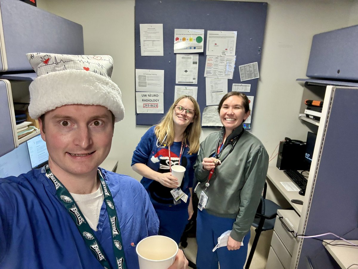 🎄⛄️ Merry Christmas and Happy Holidays from the overnight residents at the VA @uw_IMresidency