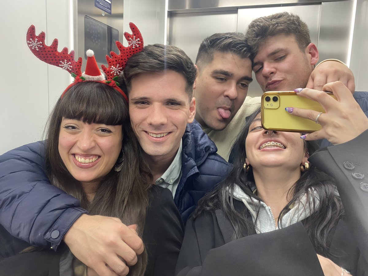 IreeeneGM's tweet photo. 🎄🌈 https://t.co/RExcucmuVJ