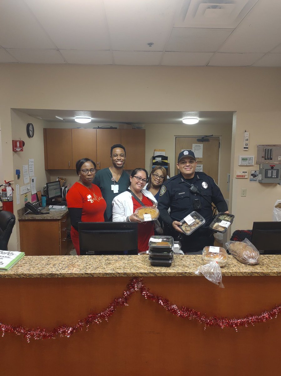 Police officer Natal of Lakewales police department came and brought us food. Thank you for your thoughtfulness and kindness. we salute you! And we enjoyed the food.
Feeling blessed.
Happy Christmas eve!