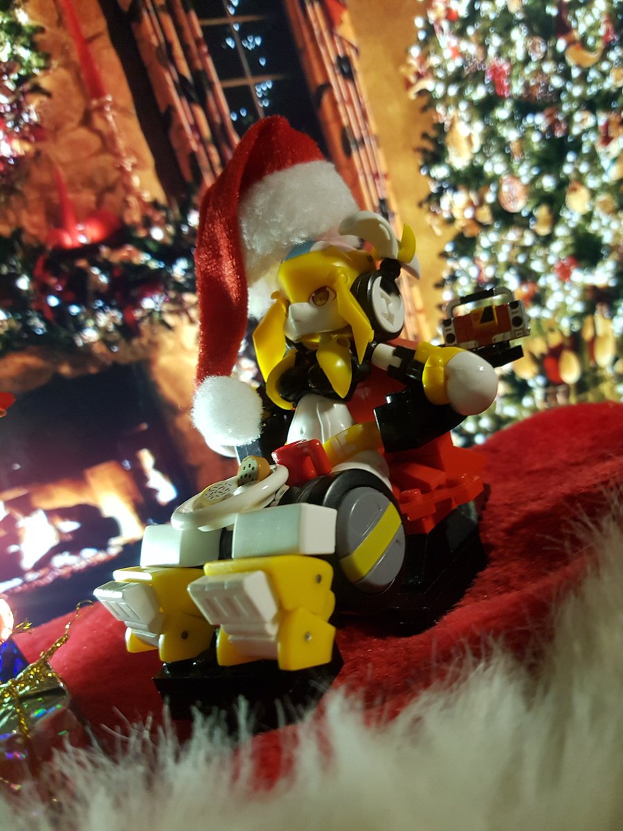 TheLocalBard's tweet photo. Merry Christmas everyone! Hope you all have a good one!
#BigFirebirdToy #MagicHenshin #ThunderLight #RobotGirls #MerryChristmas #HappyHolidays #ToyPhotography @Phoenix_BFB https://t.co/CzWD22uVhi