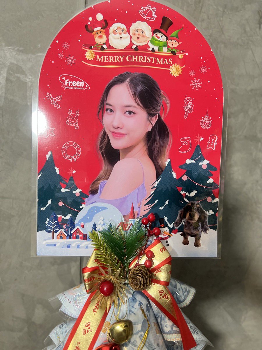 FreenIndonesia's tweet photo. Happy Merry Christmas Freen!🎄🤍

A blessed gift of hope and love. A blessed Christmas to you!

#srchafreen #freenindonesia https://t.co/8aQoCkoPGs