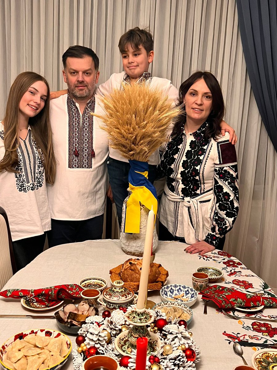 kovaliv_y's tweet photo. Our family is wishing you #MerryChristmas2023!
This year Ukrainians for the first time celebrate Christmas together with their families in Canada and around the world.
May Christmas carols bring joy and love to your homes! https://t.co/KROE8lwY3B