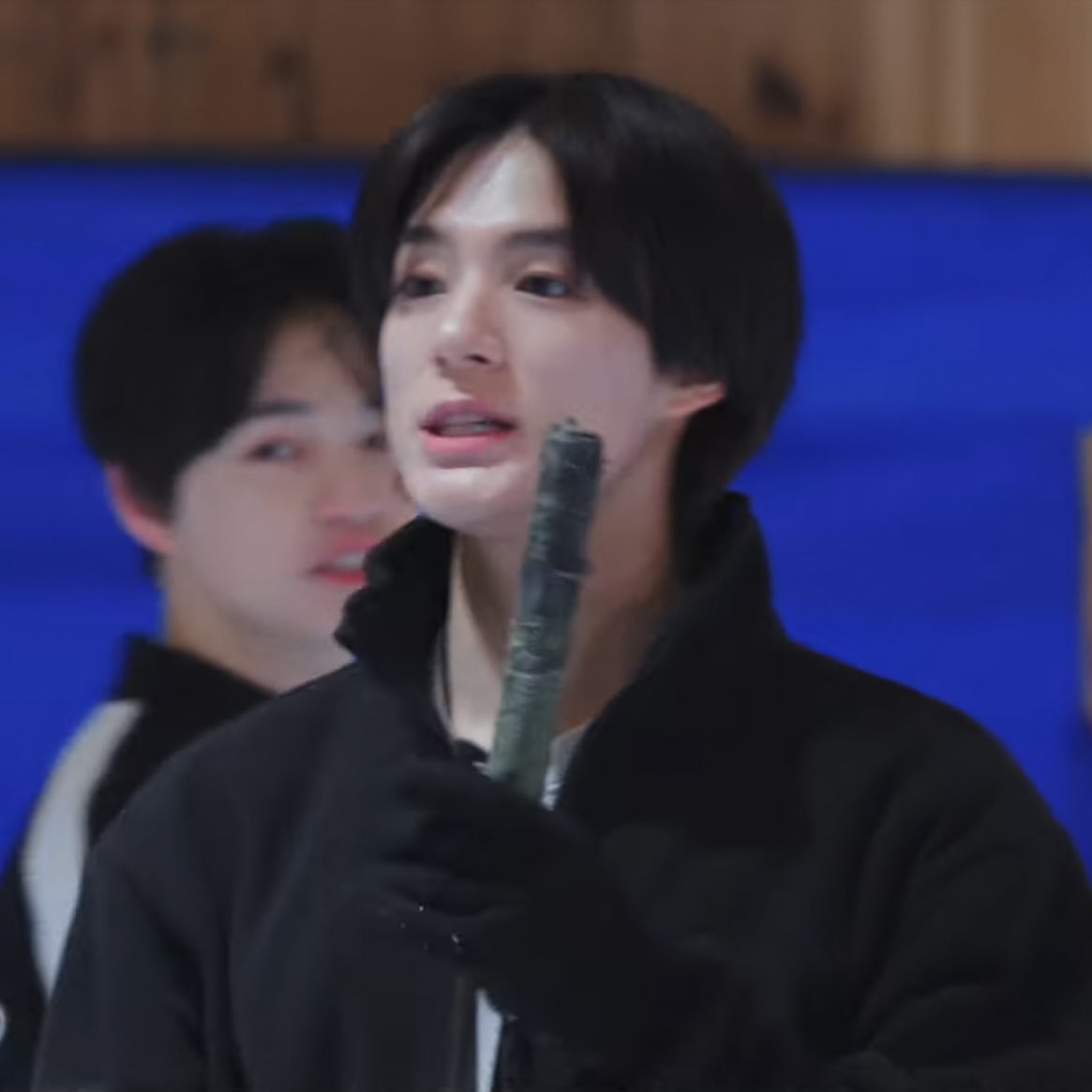 “เถียงเก่ง”

“ก็ถ้าเข่าหนูถลอก โค้ชจะรับผิดชอบยังแง้ะ”

“เดี๋ยวอุ้มเอง”