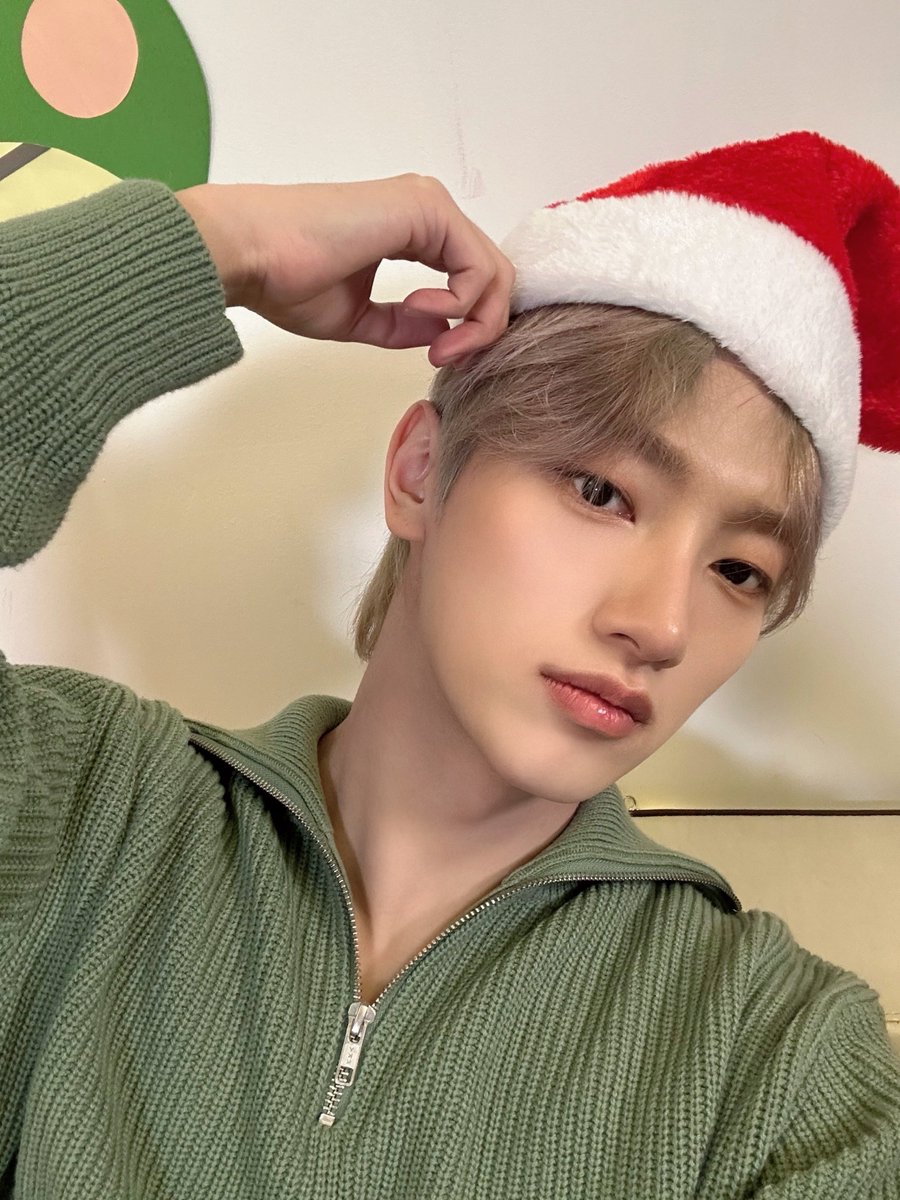 VannerOfficial's tweet photo. [#영광]

VVS처럼 아름다운 메리크리스마스~🎄❤️

#VANNER #배너 #YEONGGWANG https://t.co/kDOTIdAHJd