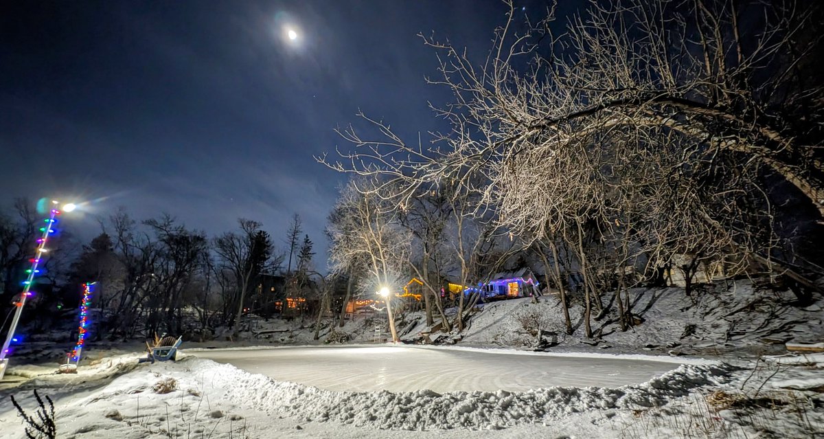 The forest rink under the moon is magic, and finally ready for regular use. Day 30 skating outdoors in #Winnipeg.
#ODR #SkateEveryDamnDay
