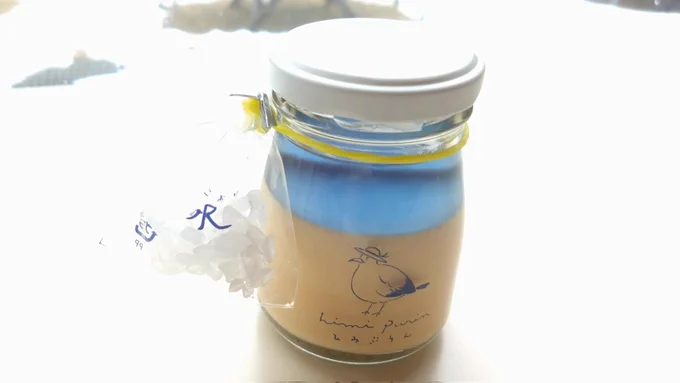 氷見の新名物、氷見ぷりんの「氷ぷりん」!
海や立山連峰をイメージしたラムネ味のジュレが上に載っています。
氷ぷりんの名前の通り、氷砂糖をかけて食べる面白いプリンです🍮
#風花とりっぷ
#ぷりぷりプリン美味しいプリン 