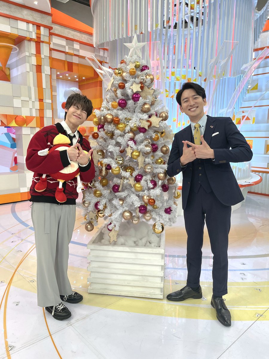 cx_mezamashi's tweet photo. 放送後の #木村柾哉（#INI）さんを直撃🎥‼️
#生田竜聖 アナがメンバーカラーの黄色い💛ネ��タイをしめていたことを告白すると…
#軽部真一 アナたちは「Hey!」（#FANFARE）で応戦🕺
10回転やスリックバックなど映像と共に懐かしんで～⏰
#めざましテレビ https://t.co/6E9PQ2v0C9