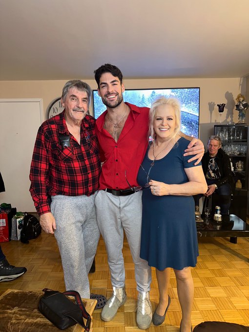 My family Wishes you merry Christmas ❤️🫶🎁🎄🎅🏽 https://t.co/EbO2awiVmY<a href="/tag/lafashionweek"class="tags"><span>#lafashionweek</span></a>